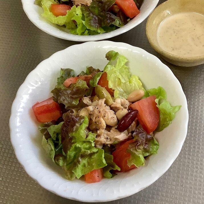 サラダ豆とトマトとサニーレタスのサラダ